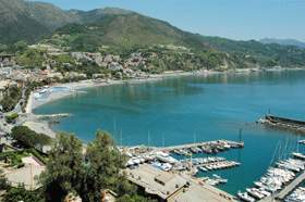 Xtrallusion photo gallery of Italy. Photos, pictures, images and photographs of the Italian Rivieras, the Italian Lakes, the Italian Alps, the Cinque Terre, the Amalfi coast and some of the most beautiful corners of Italy. Plus photos of Italian cities such as Pisa, Milan, Genoa and Rome.